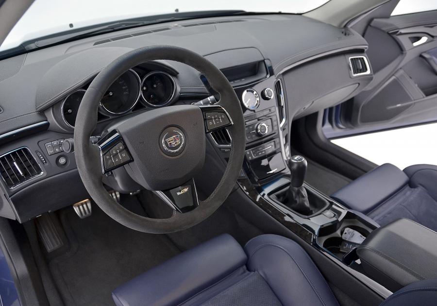  Cadillac CTS Stealth Blue Edition 2013 года  (фото 2 из 5)